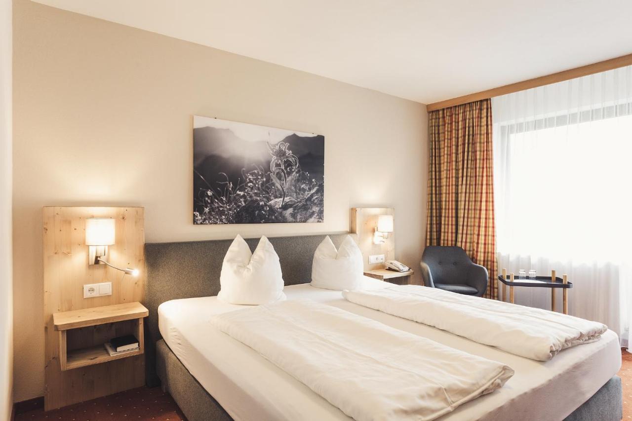 אומהאוזן Hotel Johanna Mitten Im Oetztal מראה חיצוני תמונה