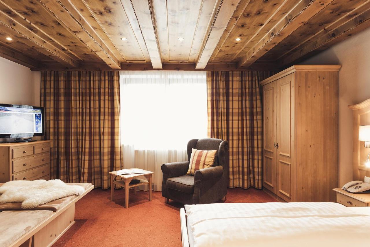 אומהאוזן Hotel Johanna Mitten Im Oetztal מראה חיצוני תמונה