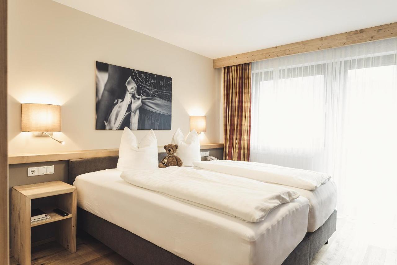 אומהאוזן Hotel Johanna Mitten Im Oetztal מראה חיצוני תמונה
