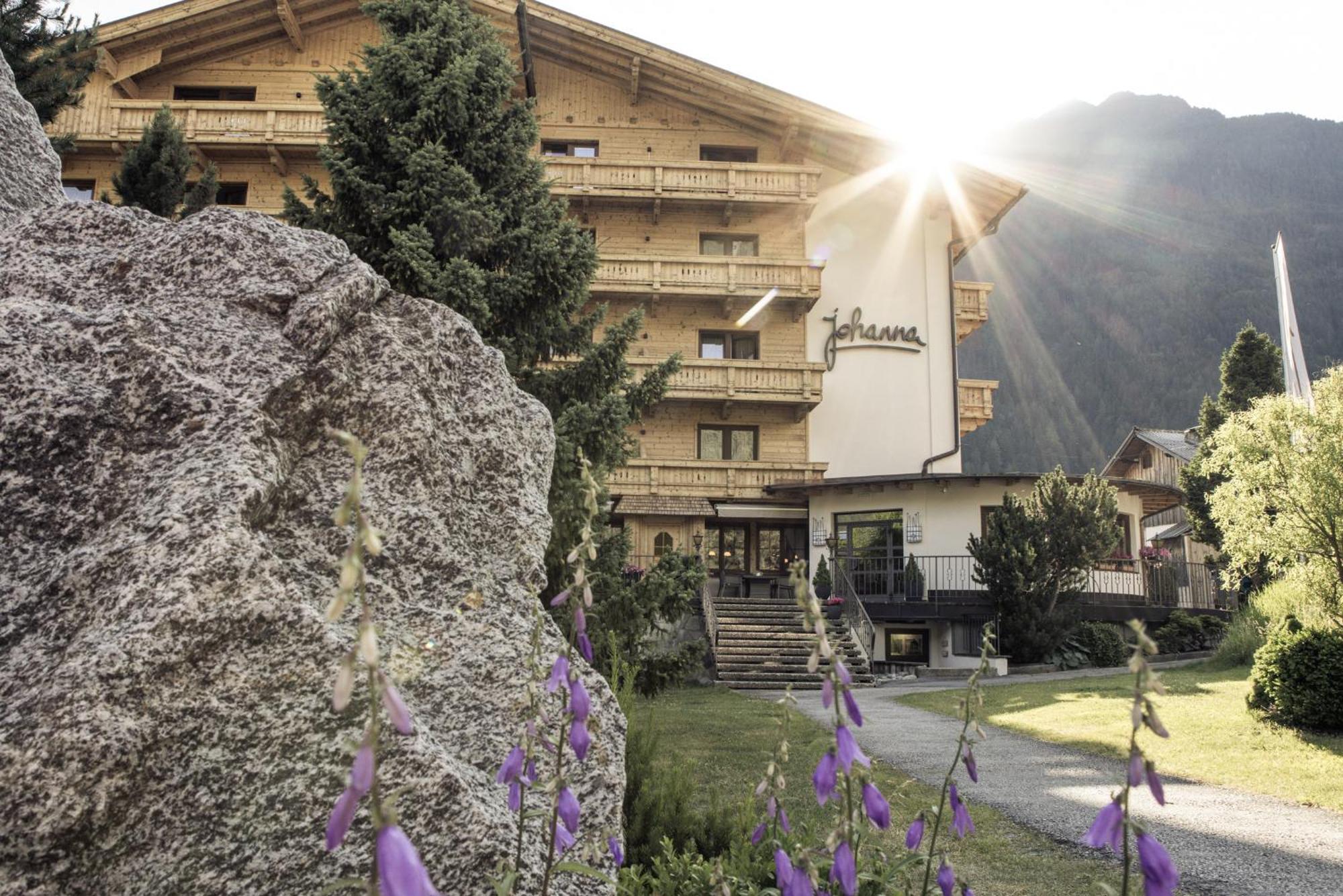 אומהאוזן Hotel Johanna Mitten Im Oetztal מראה חיצוני תמונה